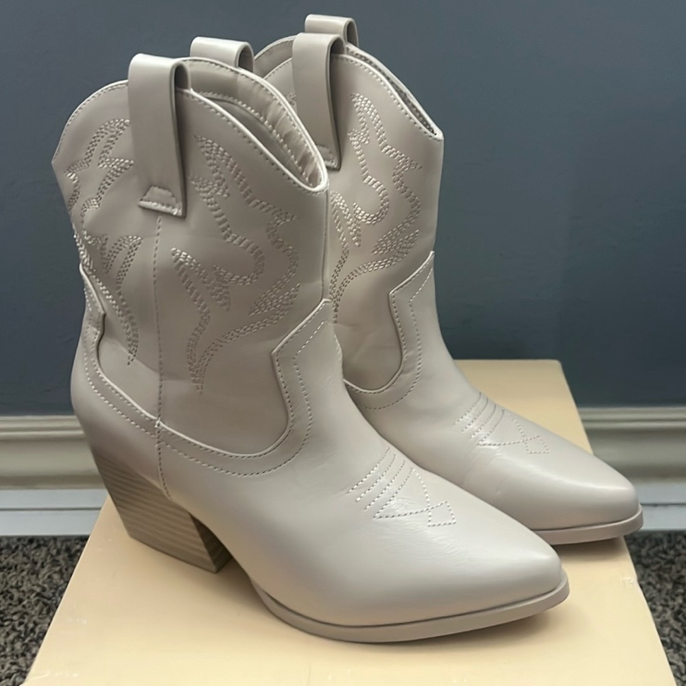 Soda sz 6.5 Women Cowboy Western Stitched Ankle Booties BLAZING beige NEW